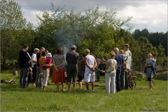 Tõrva põletamine Talutööde päeval Soeras 20.08.2010. Foto Triin Jermakov